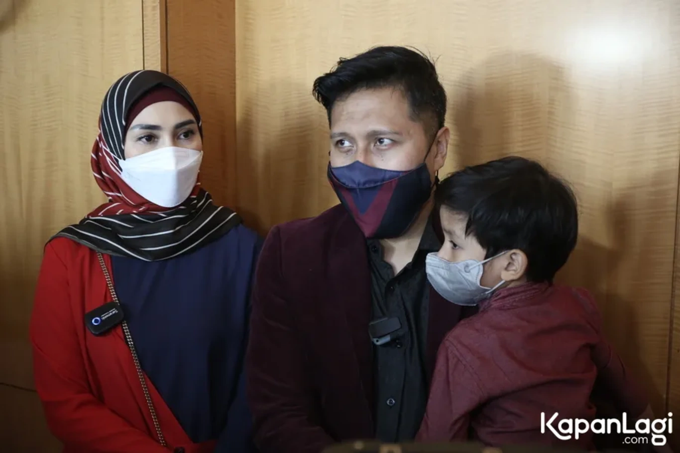 Jika Anda tidak melihat foto Arie Untung, kemungkinan karena foto dengan nomor tersebut tidak tersedia di Kapanlagi.com™