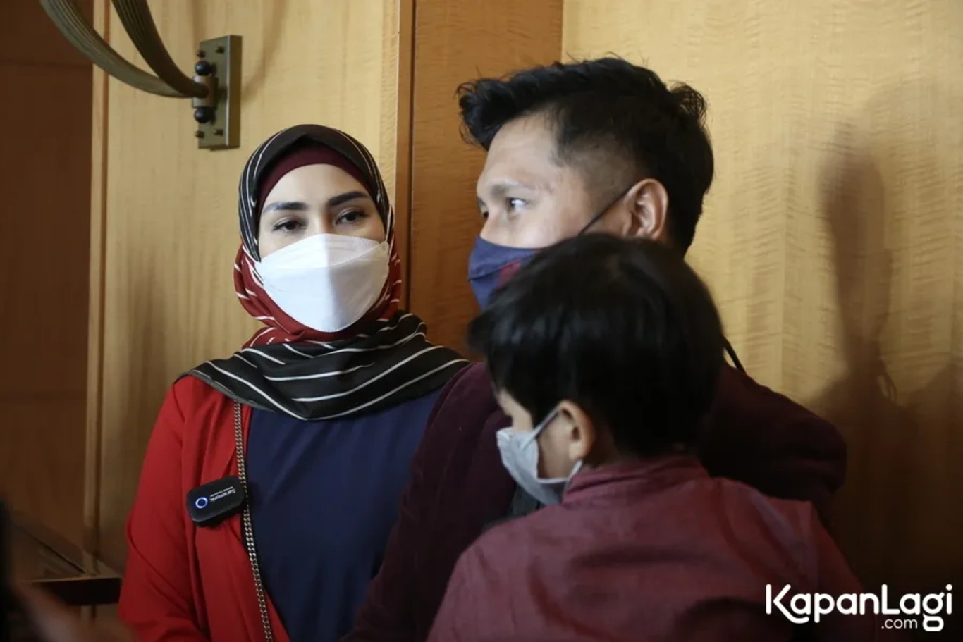 Jika Anda tidak melihat foto Arie Untung, kemungkinan karena foto dengan nomor tersebut tidak tersedia di Kapanlagi.com™