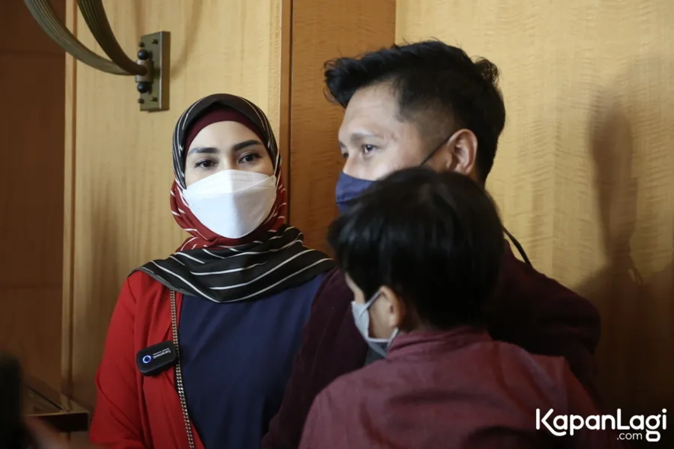 Jika Anda tidak melihat foto Arie Untung, kemungkinan karena foto dengan nomor tersebut tidak tersedia di Kapanlagi.com™