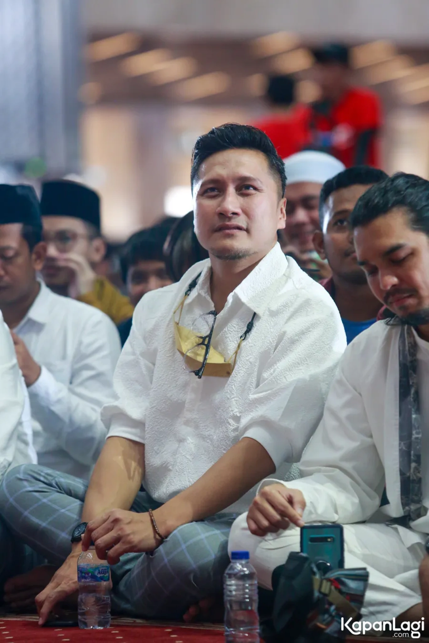 Jika Anda tidak melihat foto Arie Untung, kemungkinan karena foto dengan nomor tersebut tidak tersedia di Kapanlagi.com™