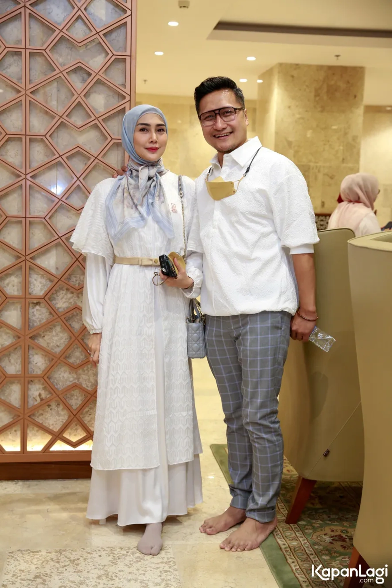 Jika Anda tidak melihat foto Arie Untung, kemungkinan karena foto dengan nomor tersebut tidak tersedia di Kapanlagi.com™