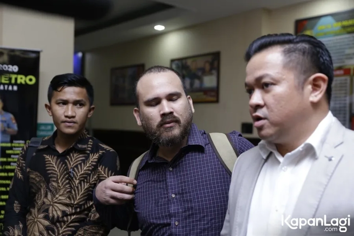 Jika Anda tidak melihat foto Arya Satria, kemungkinan karena foto dengan nomor tersebut tidak tersedia di Kapanlagi.com™