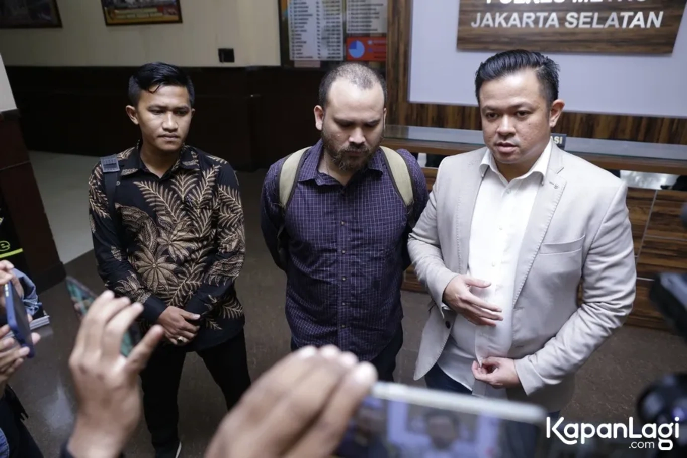 Jika Anda tidak melihat foto Arya Satria, kemungkinan karena foto dengan nomor tersebut tidak tersedia di Kapanlagi.com™