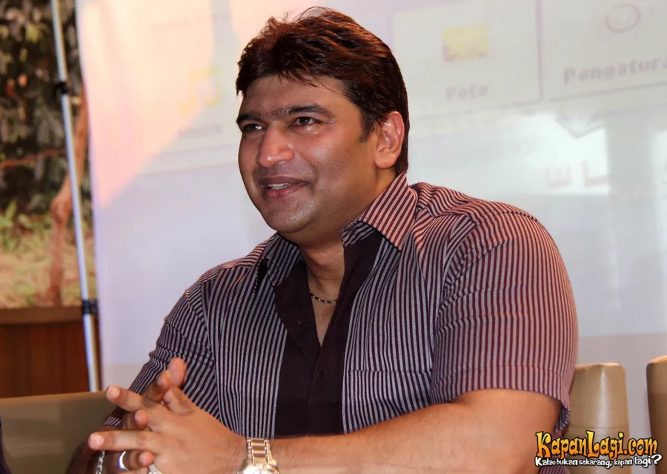 Jika Anda tidak melihat foto Ashraff, kemungkinan karena foto dengan nomor tersebut tidak tersedia di Kapanlagi.com™