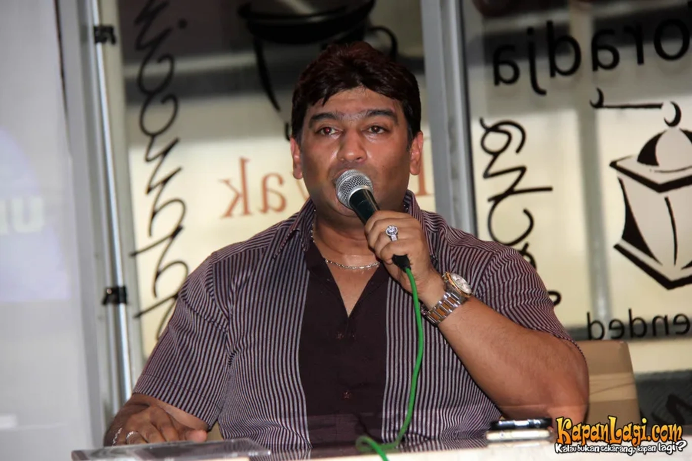 Jika Anda tidak melihat foto Ashraff, kemungkinan karena foto dengan nomor tersebut tidak tersedia di Kapanlagi.com™