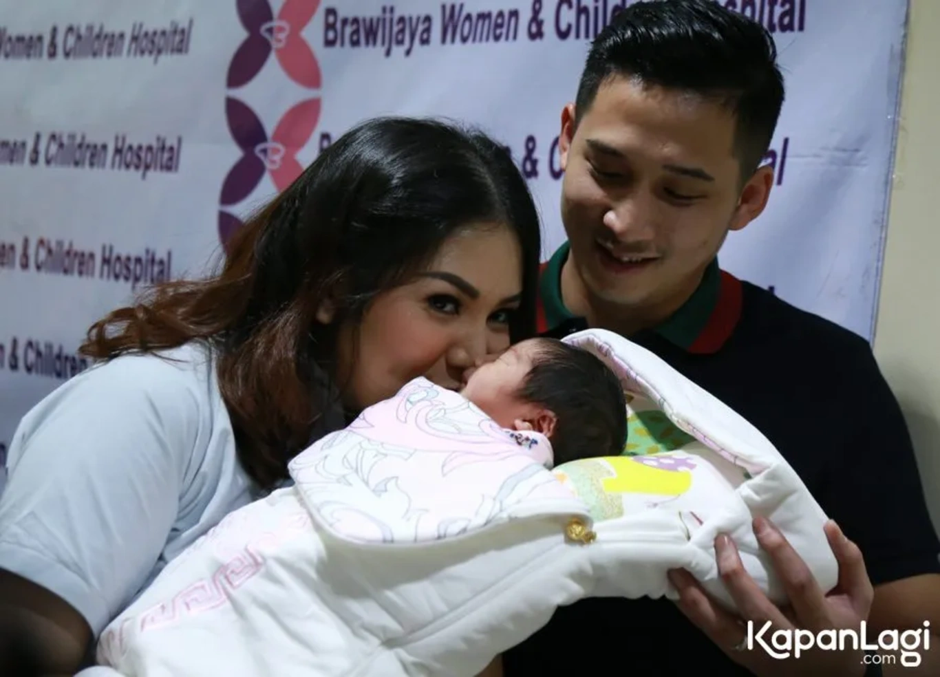 Jika Anda tidak melihat foto Askara Prasady, kemungkinan karena foto dengan nomor tersebut tidak tersedia di Kapanlagi.com™