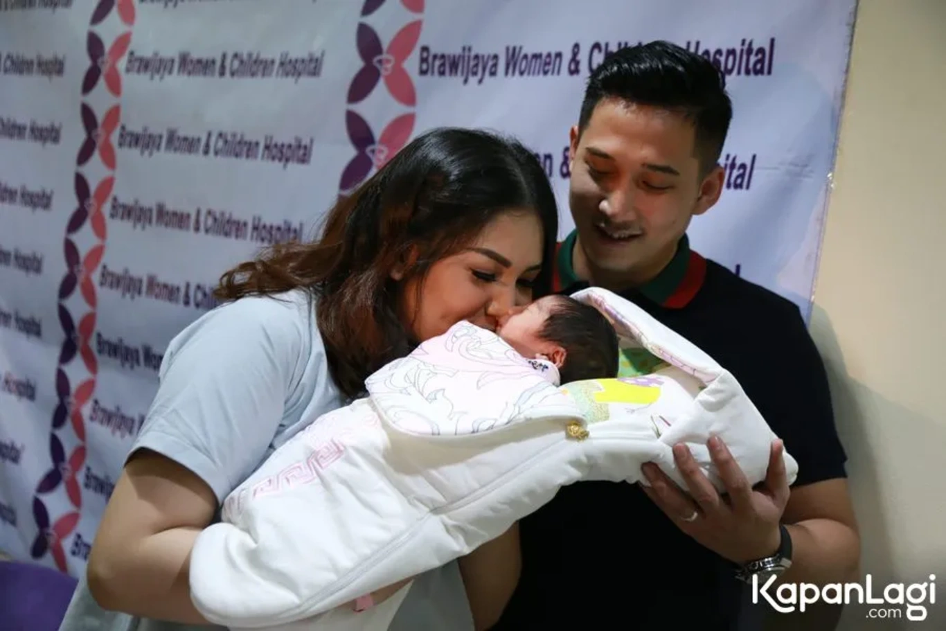 Jika Anda tidak melihat foto Askara Prasady, kemungkinan karena foto dengan nomor tersebut tidak tersedia di Kapanlagi.com™