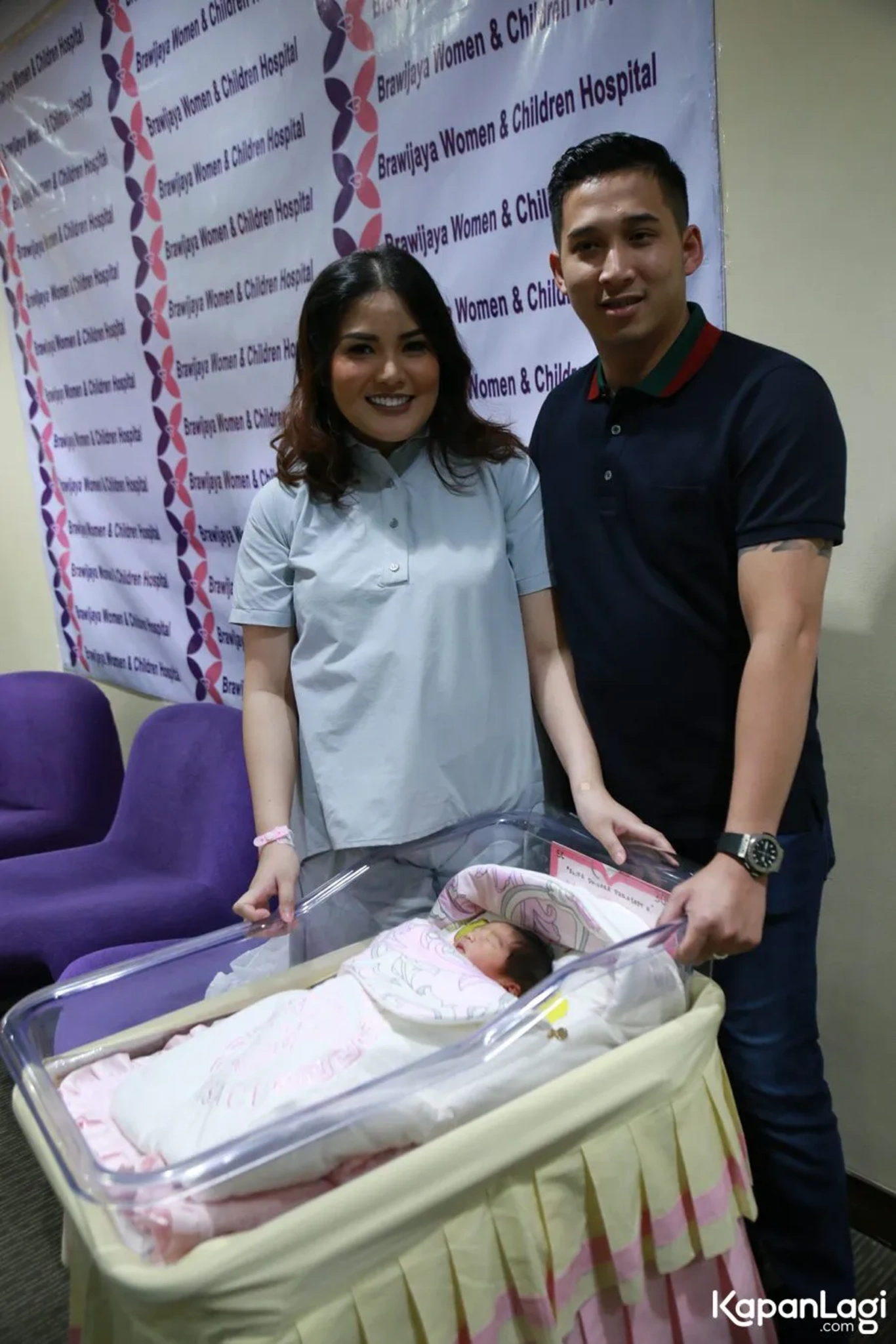 Jika Anda tidak melihat foto Askara Prasady, kemungkinan karena foto dengan nomor tersebut tidak tersedia di Kapanlagi.com™