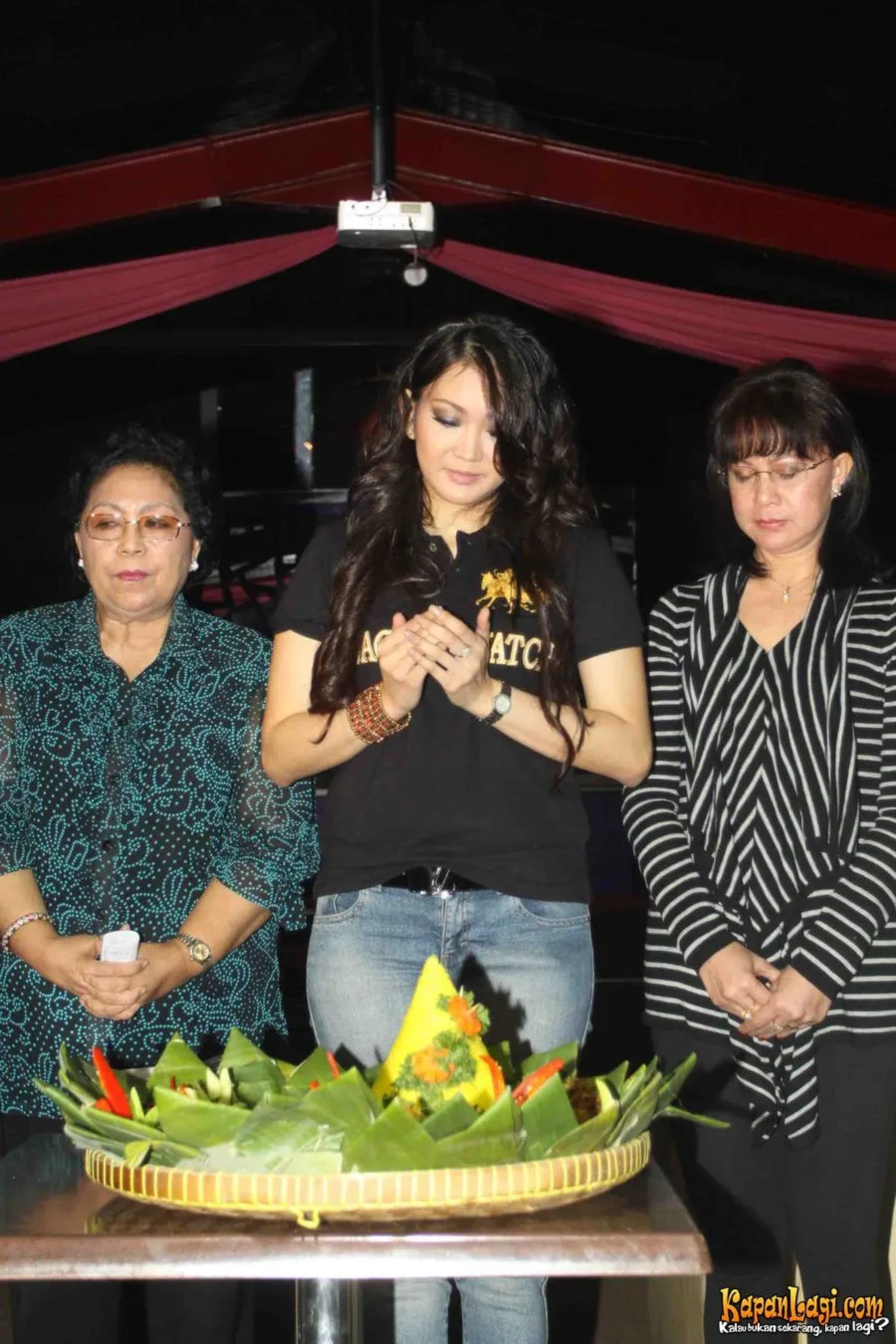 Jika Anda tidak melihat foto Atina Hadad Alwi, kemungkinan karena foto dengan nomor tersebut tidak tersedia di Kapanlagi.com™