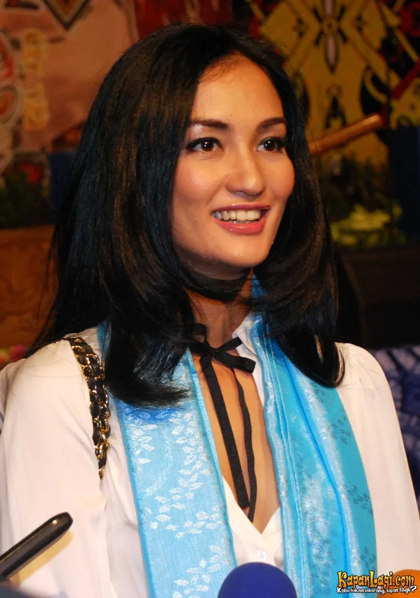 Jika Anda tidak melihat foto Atiqah Hasiholan, kemungkinan karena foto dengan nomor tersebut tidak tersedia di Kapanlagi.com™