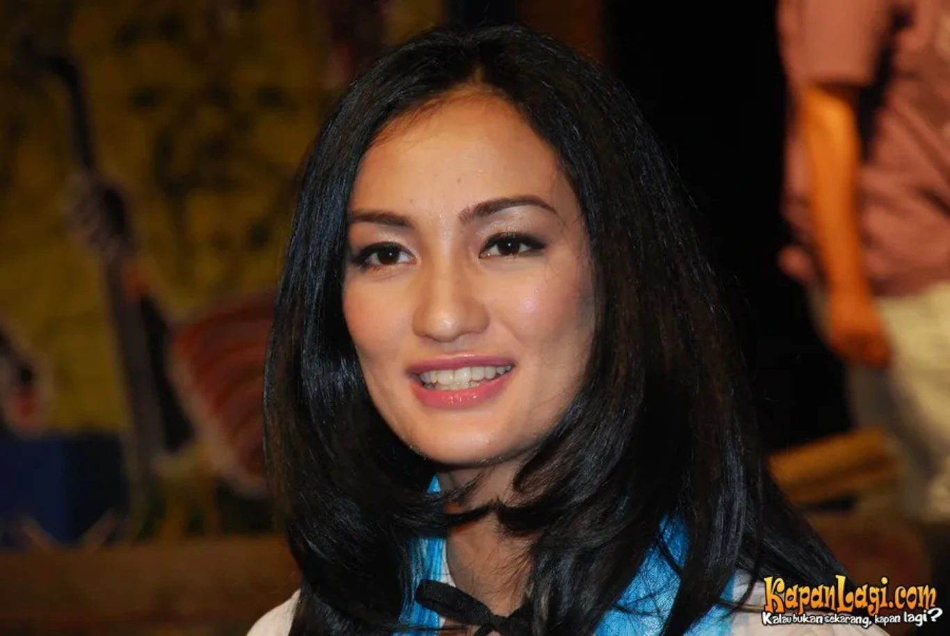 Jika Anda tidak melihat foto Atiqah Hasiholan, kemungkinan karena foto dengan nomor tersebut tidak tersedia di Kapanlagi.com™