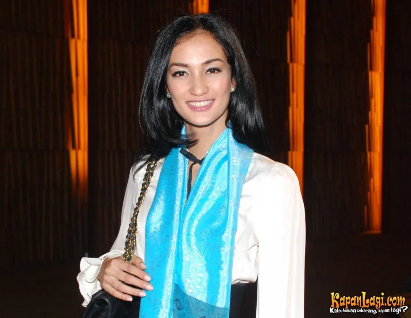 Jika Anda tidak melihat foto Atiqah Hasiholan, kemungkinan karena foto dengan nomor tersebut tidak tersedia di Kapanlagi.com™