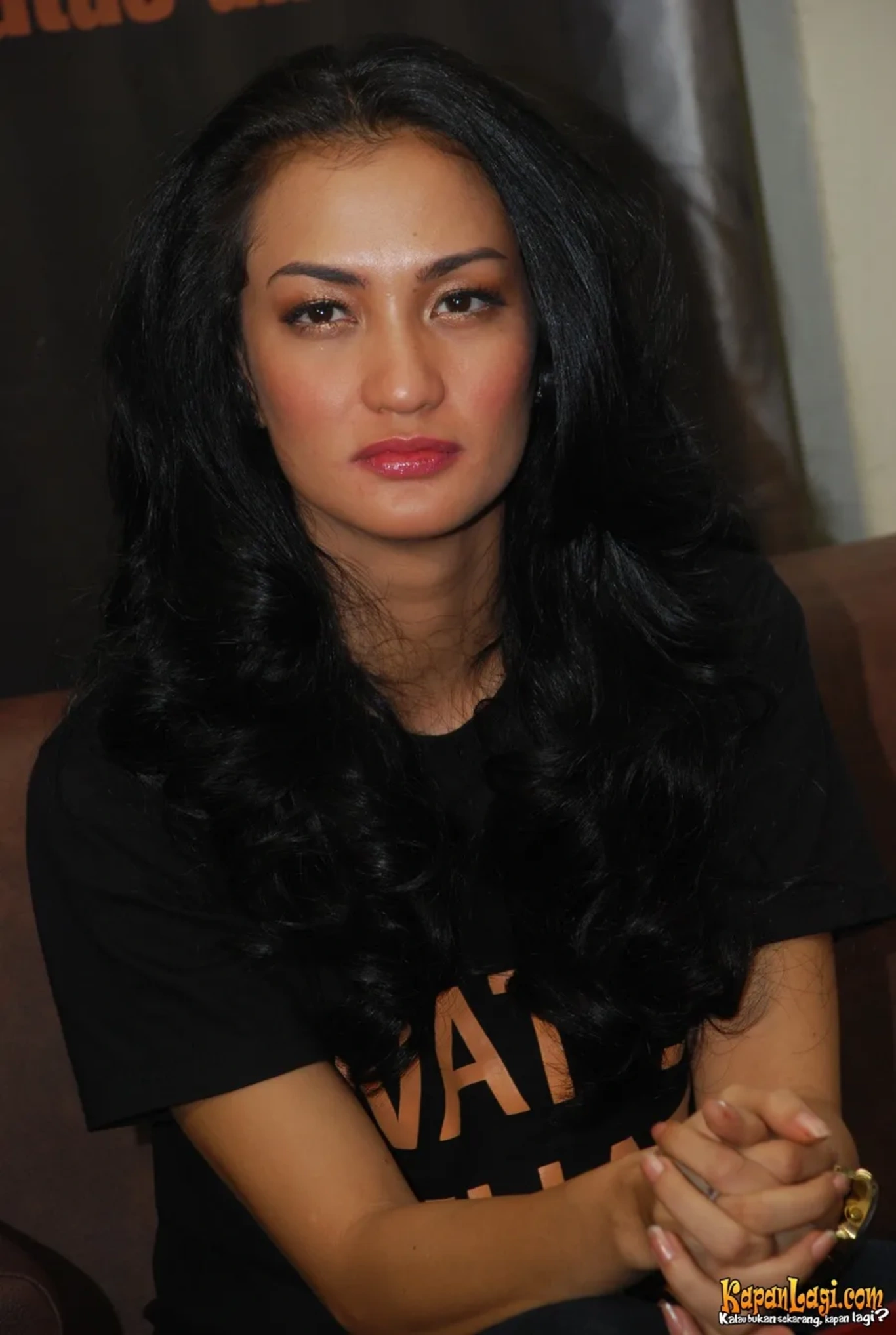 Jika Anda tidak melihat foto Atiqah Hasiholan, kemungkinan karena foto dengan nomor tersebut tidak tersedia di Kapanlagi.com™