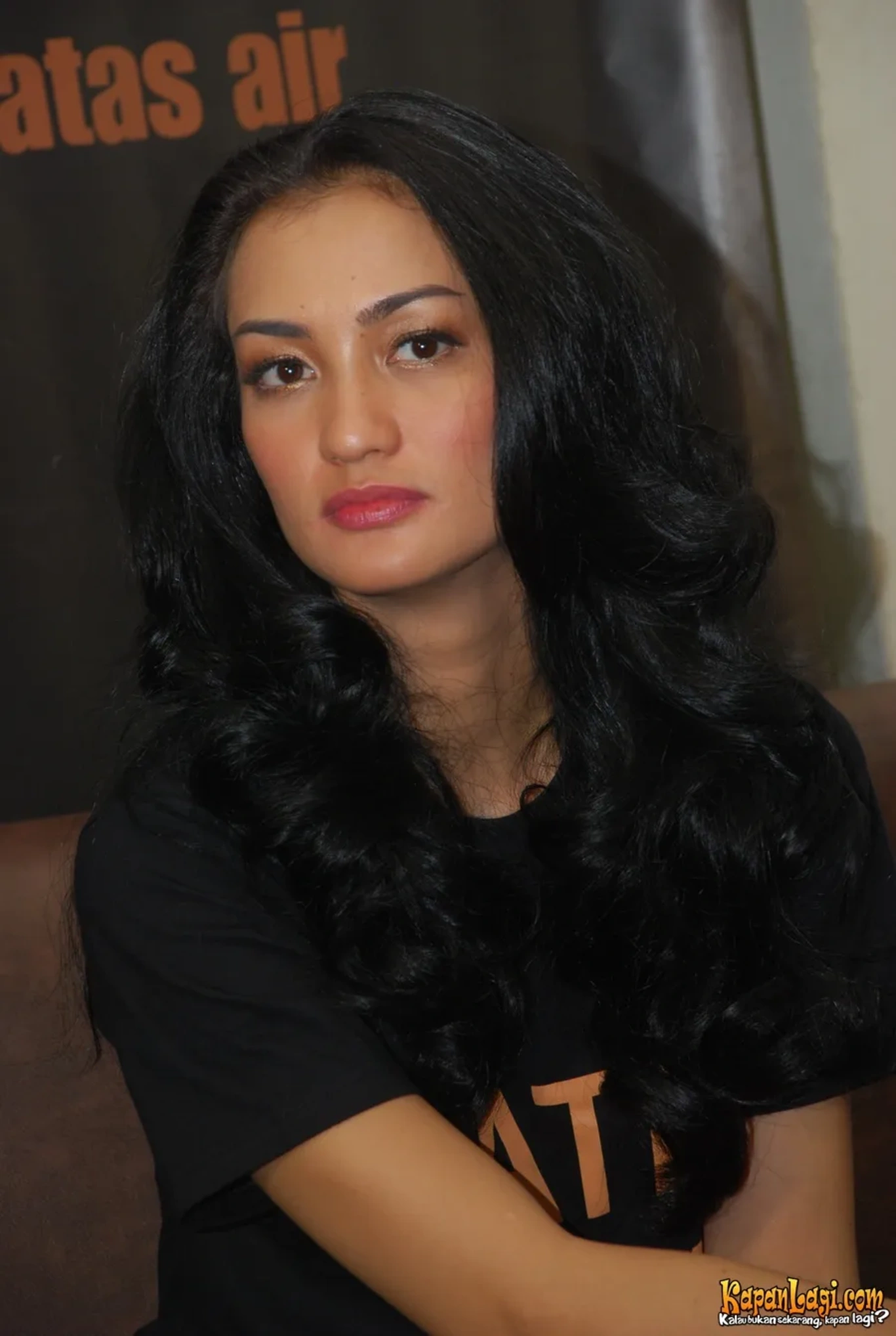 Jika Anda tidak melihat foto Atiqah Hasiholan, kemungkinan karena foto dengan nomor tersebut tidak tersedia di Kapanlagi.com™