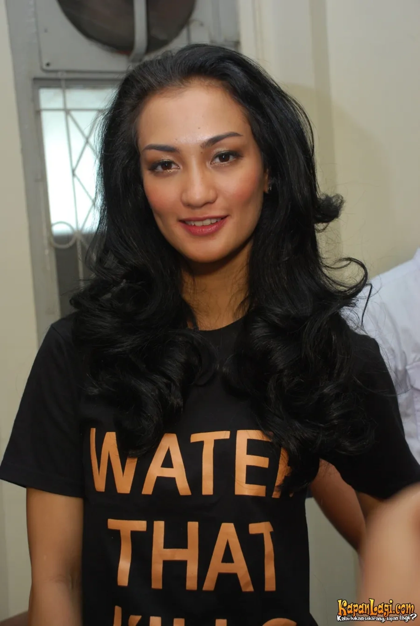 Jika Anda tidak melihat foto Atiqah Hasiholan, kemungkinan karena foto dengan nomor tersebut tidak tersedia di Kapanlagi.com™