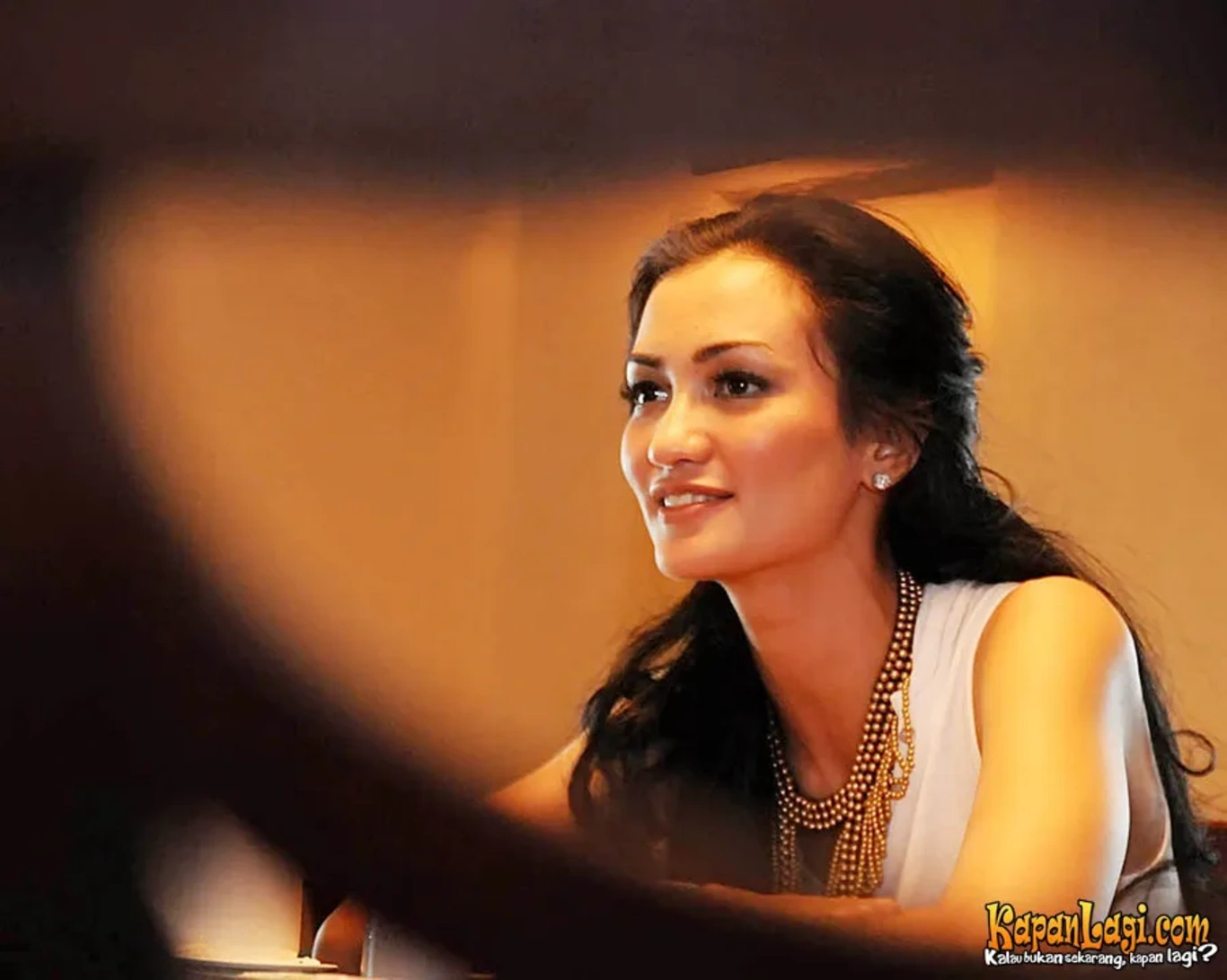 Jika Anda tidak melihat foto Atiqah Hasiholan, kemungkinan karena foto dengan nomor tersebut tidak tersedia di Kapanlagi.com™