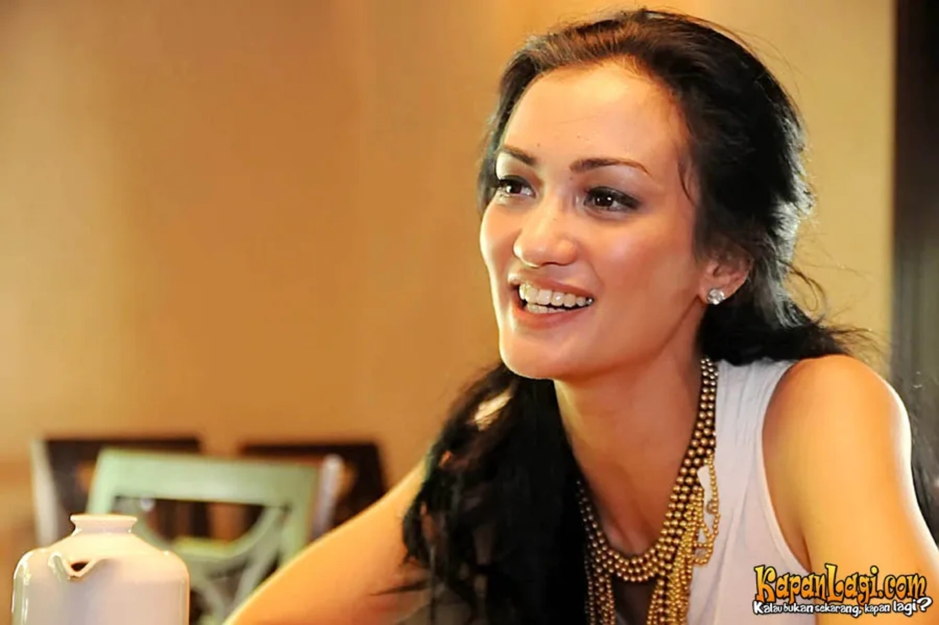 Jika Anda tidak melihat foto Atiqah Hasiholan, kemungkinan karena foto dengan nomor tersebut tidak tersedia di Kapanlagi.com™