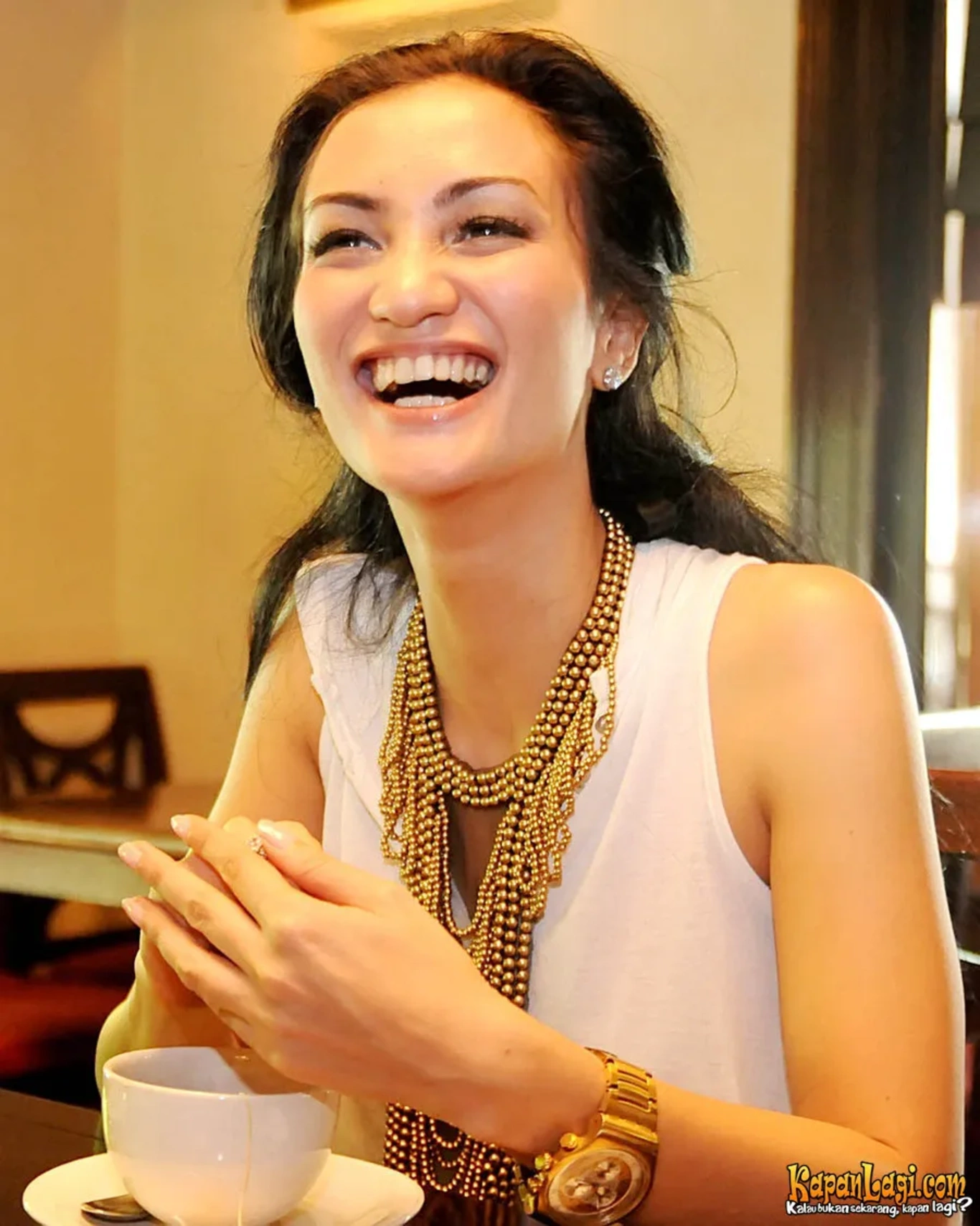 Jika Anda tidak melihat foto Atiqah Hasiholan, kemungkinan karena foto dengan nomor tersebut tidak tersedia di Kapanlagi.com™