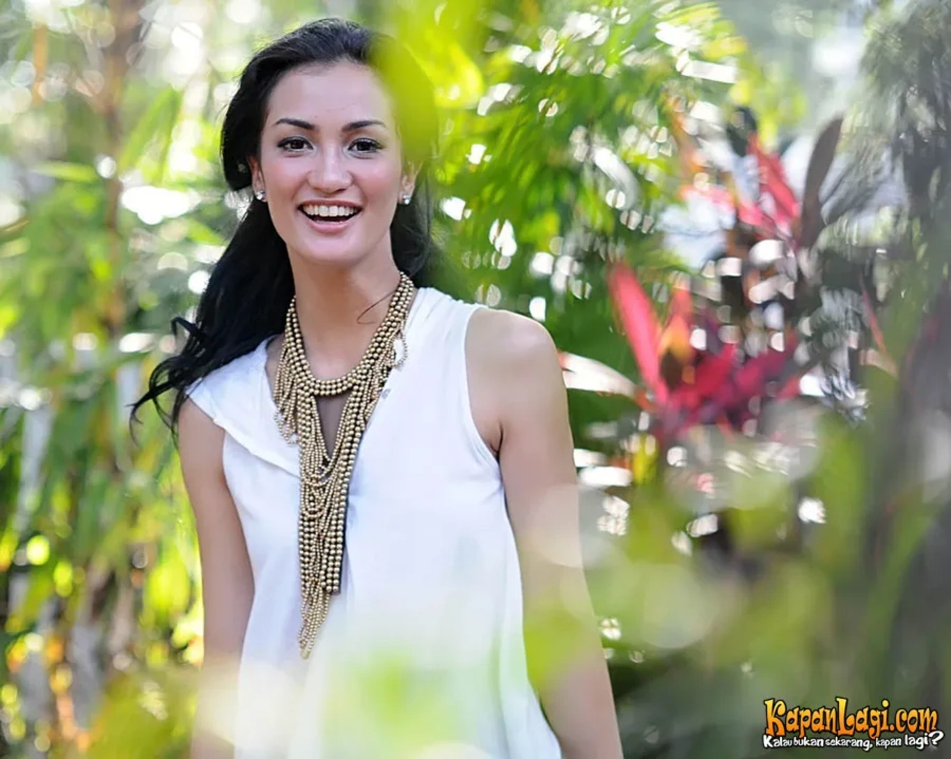 Jika Anda tidak melihat foto Atiqah Hasiholan, kemungkinan karena foto dengan nomor tersebut tidak tersedia di Kapanlagi.com™