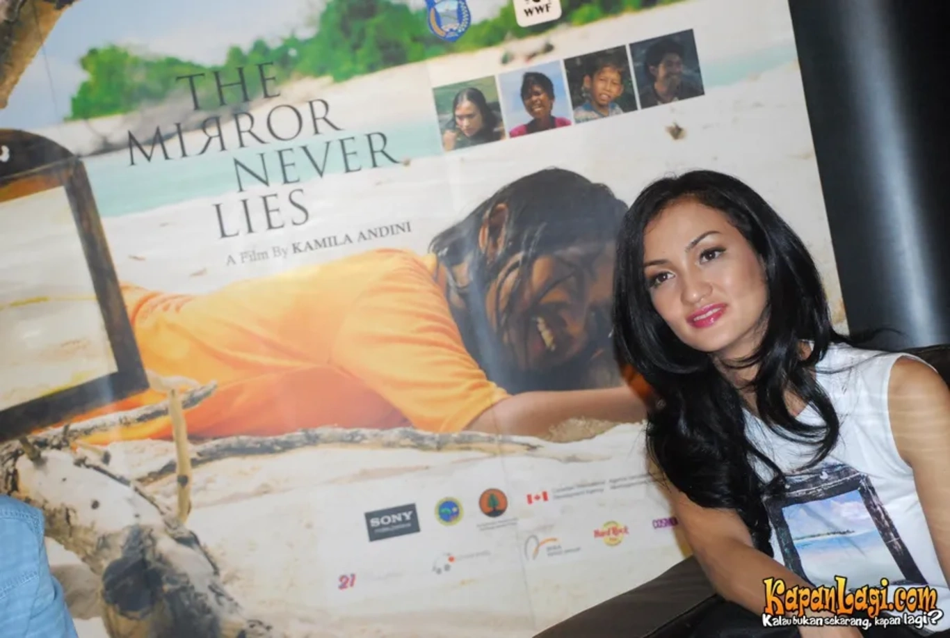Jika Anda tidak melihat foto Atiqah Hasiholan, kemungkinan karena foto dengan nomor tersebut tidak tersedia di Kapanlagi.com™