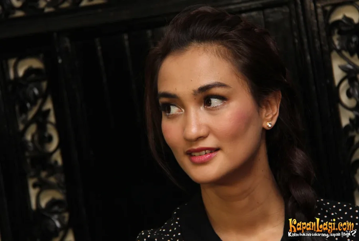 Jika Anda tidak melihat foto Atiqah Hasiholan, kemungkinan karena foto dengan nomor tersebut tidak tersedia di Kapanlagi.com™