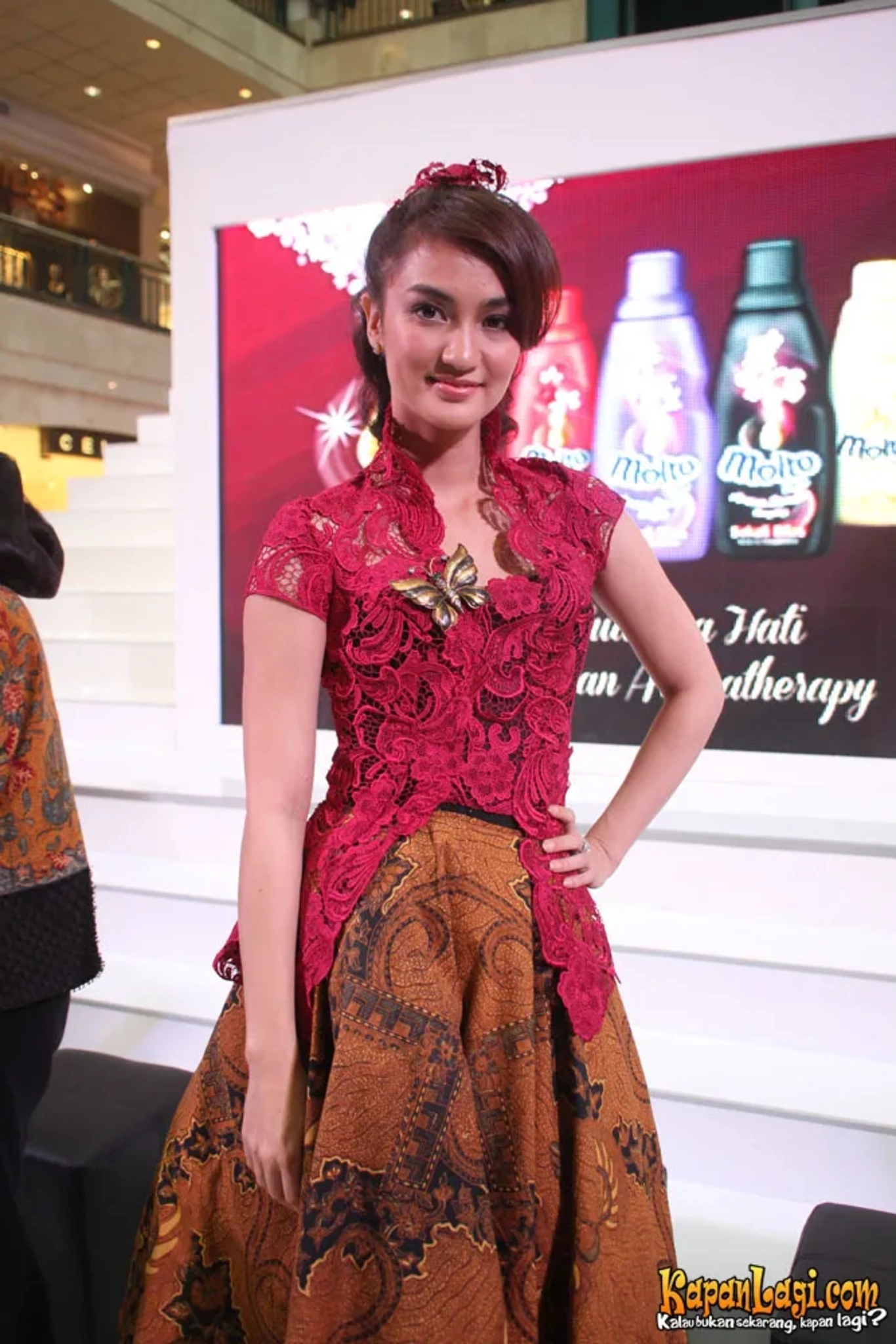 Jika Anda tidak melihat foto Atiqah Hasiholan, kemungkinan karena foto dengan nomor tersebut tidak tersedia di Kapanlagi.com™