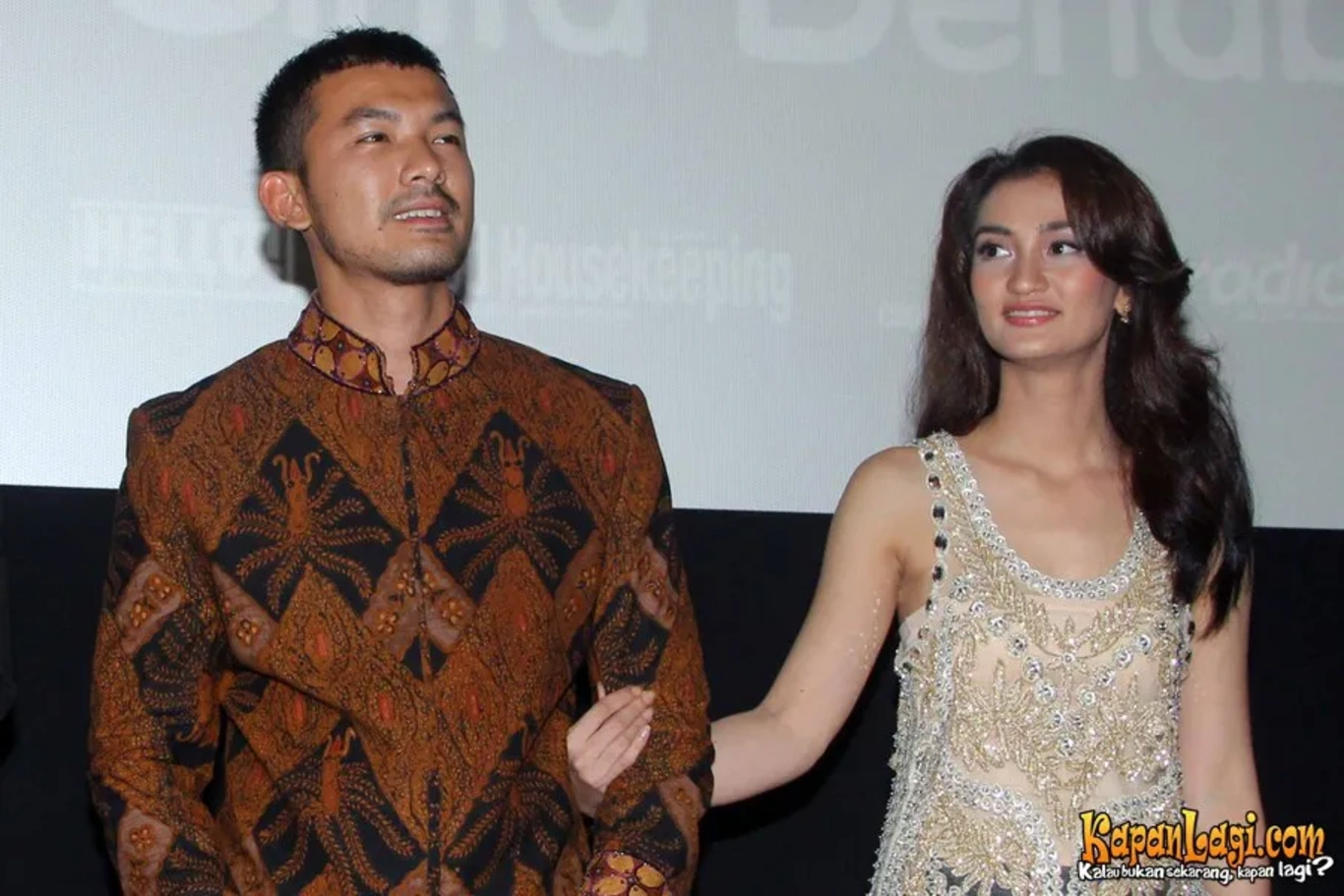 Jika Anda tidak melihat foto Atiqah Hasiholan, kemungkinan karena foto dengan nomor tersebut tidak tersedia di Kapanlagi.com™