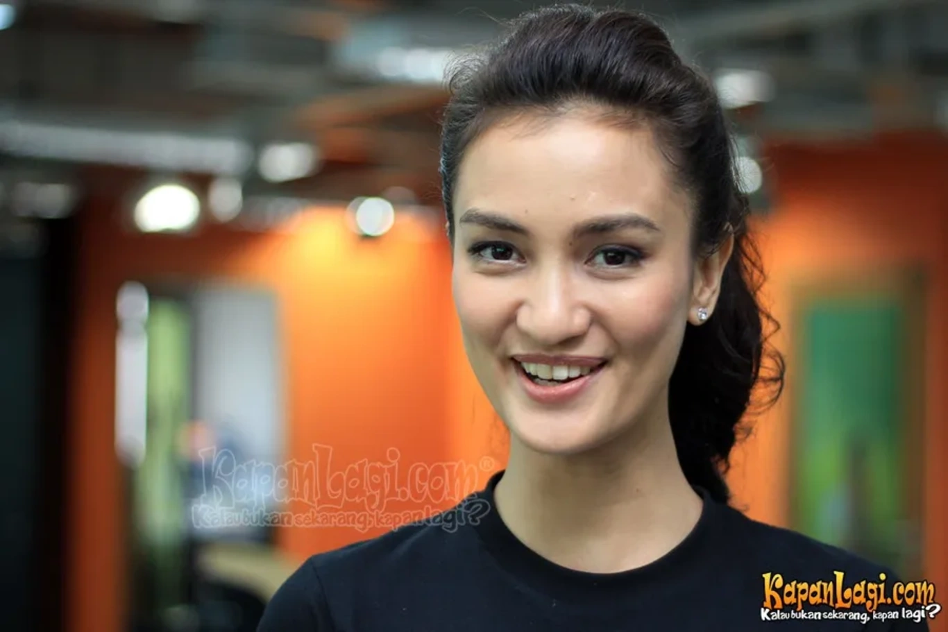 Jika Anda tidak melihat foto Atiqah Hasiholan, kemungkinan karena foto dengan nomor tersebut tidak tersedia di Kapanlagi.com™