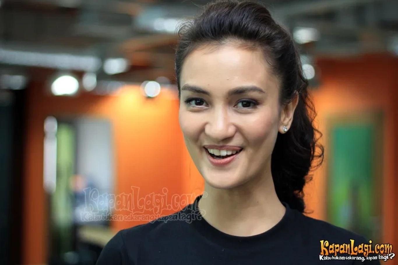 Jika Anda tidak melihat foto Atiqah Hasiholan, kemungkinan karena foto dengan nomor tersebut tidak tersedia di Kapanlagi.com™