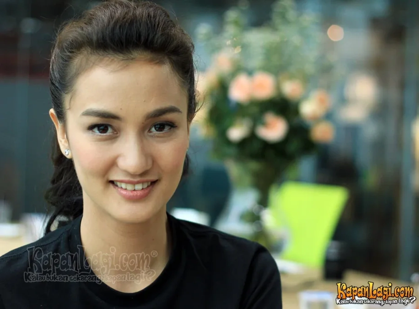 Jika Anda tidak melihat foto Atiqah Hasiholan, kemungkinan karena foto dengan nomor tersebut tidak tersedia di Kapanlagi.com™