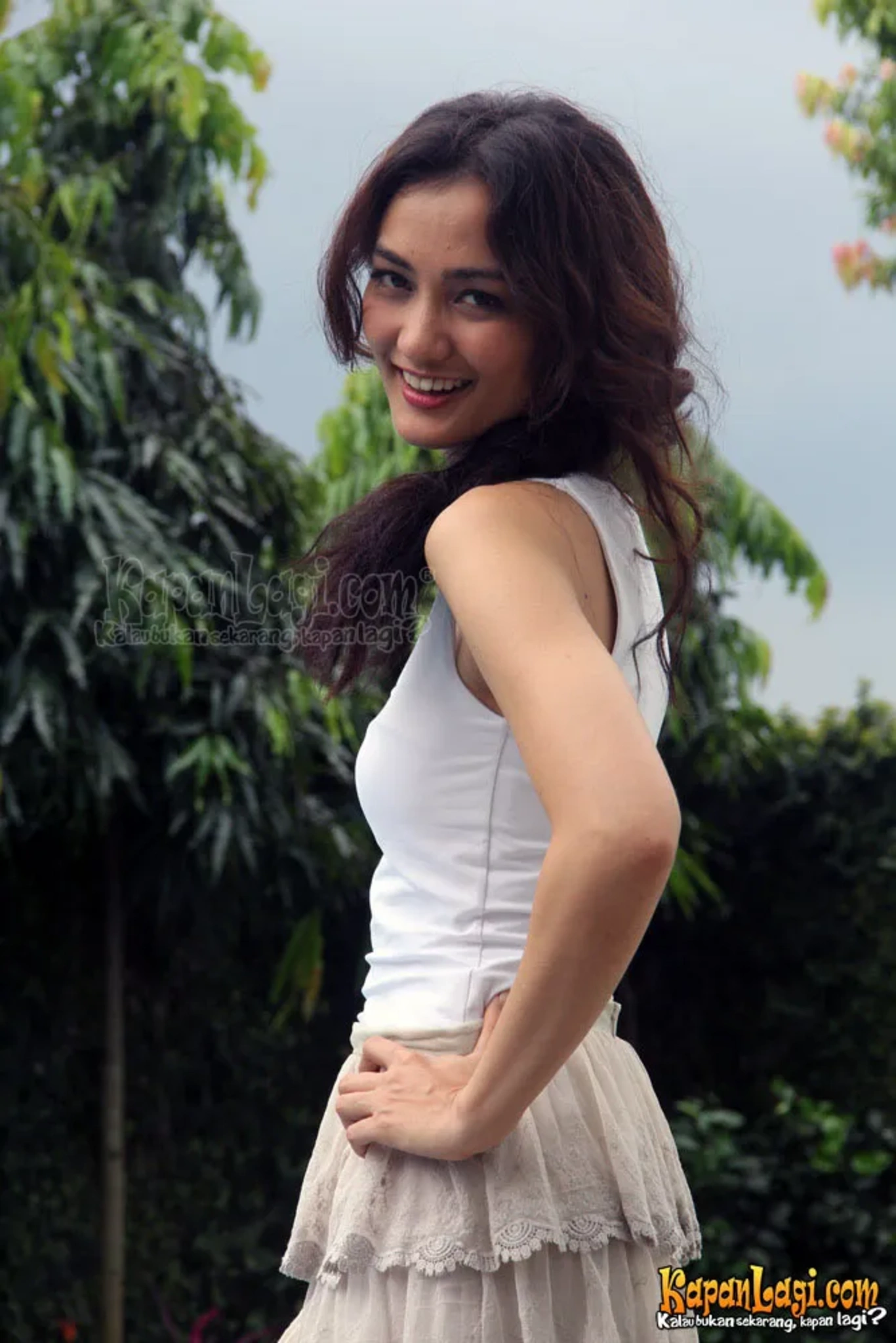 Jika Anda tidak melihat foto Atiqah Hasiholan, kemungkinan karena foto dengan nomor tersebut tidak tersedia di Kapanlagi.com™