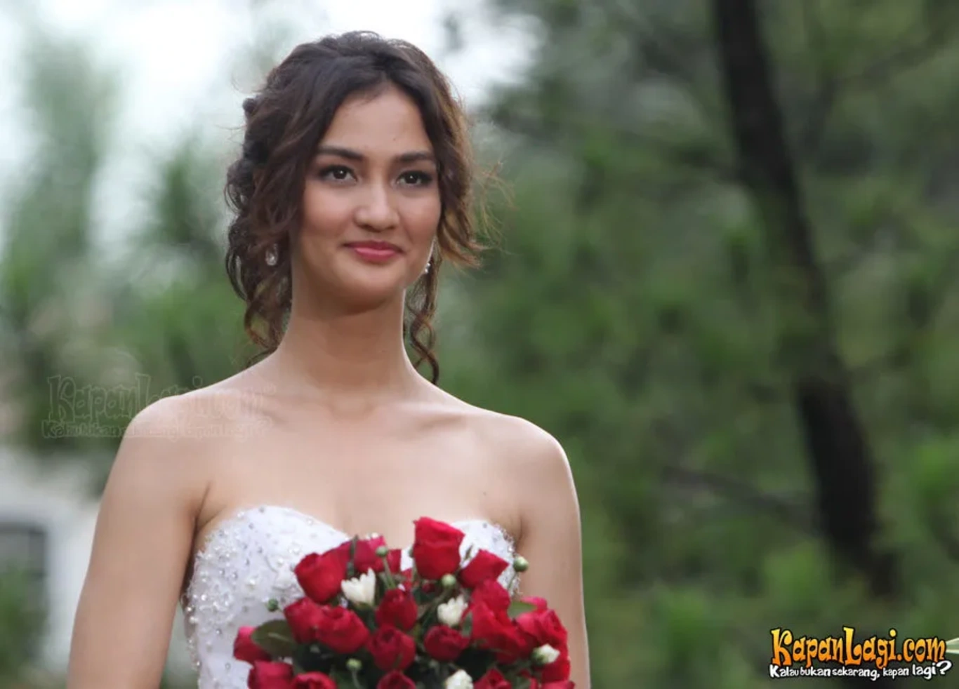 Jika Anda tidak melihat foto Atiqah Hasiholan, kemungkinan karena foto dengan nomor tersebut tidak tersedia di Kapanlagi.com™
