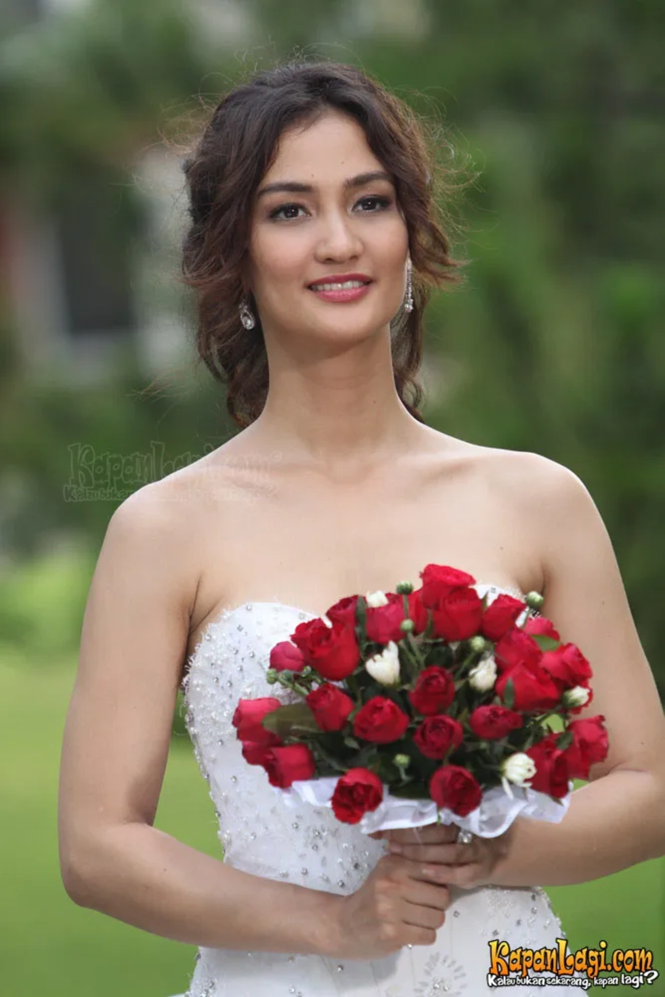 Jika Anda tidak melihat foto Atiqah Hasiholan, kemungkinan karena foto dengan nomor tersebut tidak tersedia di Kapanlagi.com™