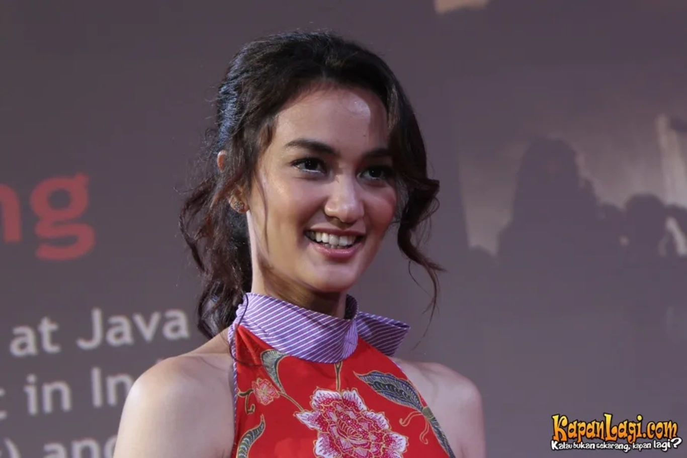 Jika Anda tidak melihat foto Atiqah Hasiholan, kemungkinan karena foto dengan nomor tersebut tidak tersedia di Kapanlagi.com™