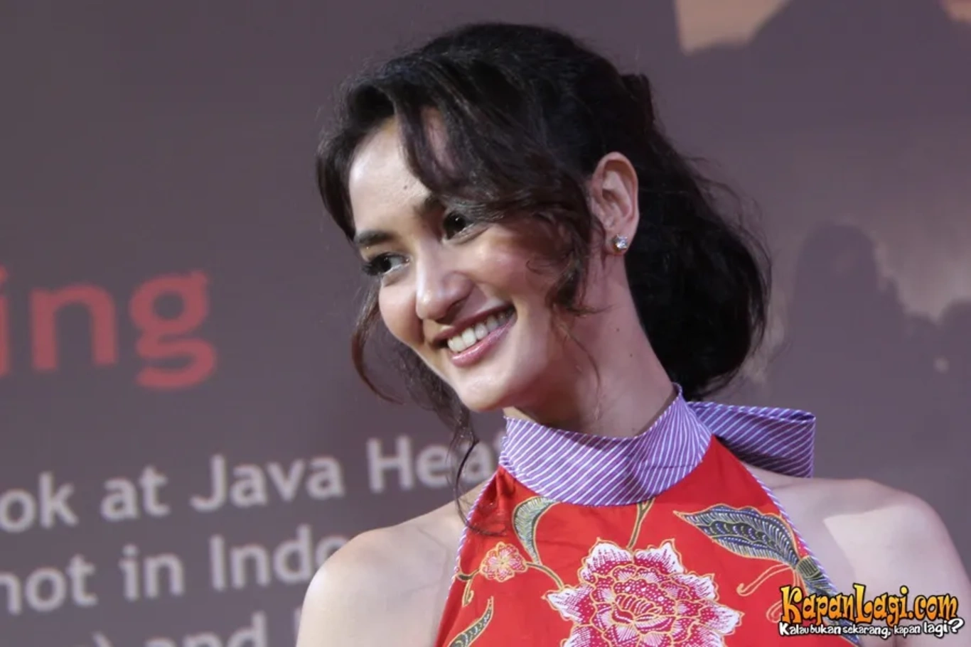 Jika Anda tidak melihat foto Atiqah Hasiholan, kemungkinan karena foto dengan nomor tersebut tidak tersedia di Kapanlagi.com™