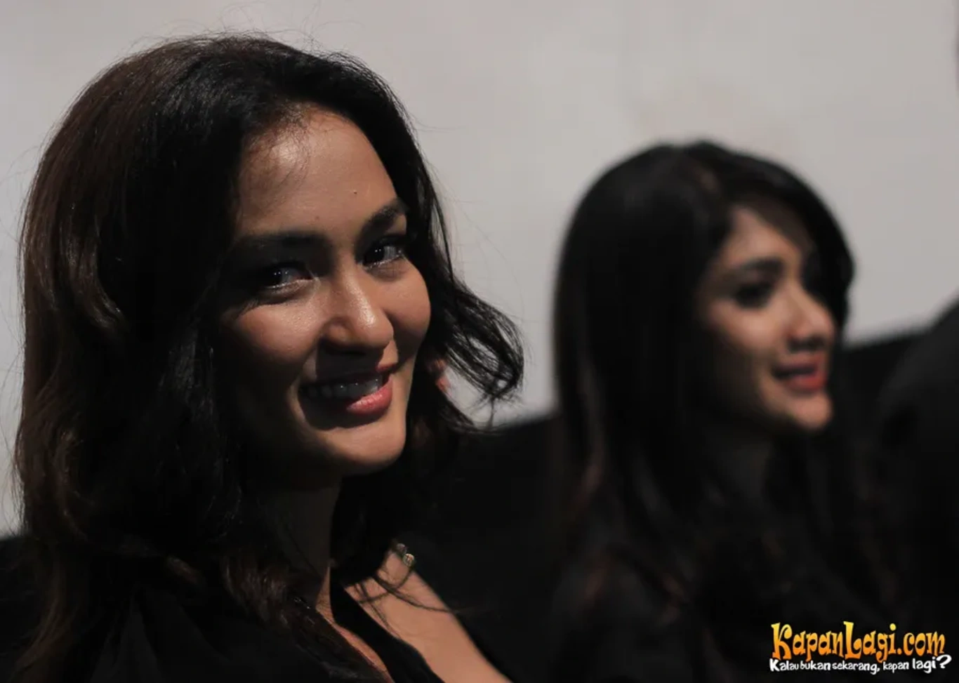 Jika Anda tidak melihat foto Atiqah Hasiholan, kemungkinan karena foto dengan nomor tersebut tidak tersedia di Kapanlagi.com™