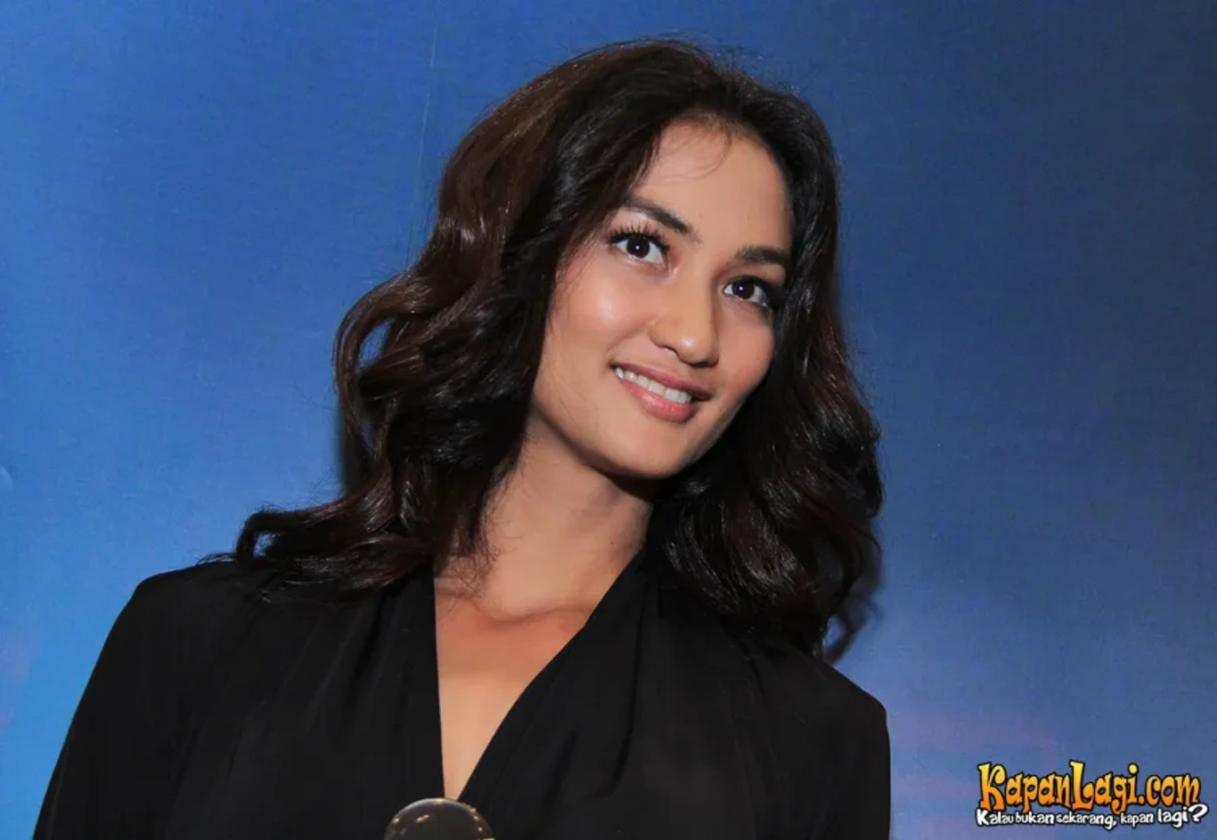 Jika Anda tidak melihat foto Atiqah Hasiholan, kemungkinan karena foto dengan nomor tersebut tidak tersedia di Kapanlagi.com™