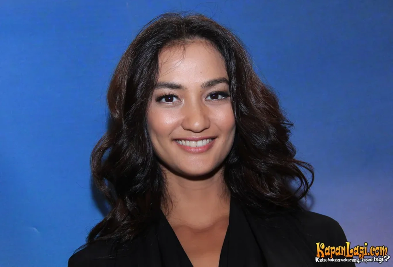 Jika Anda tidak melihat foto Atiqah Hasiholan, kemungkinan karena foto dengan nomor tersebut tidak tersedia di Kapanlagi.com™