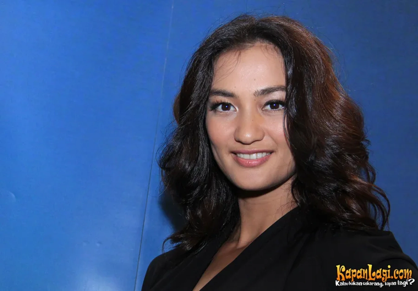Jika Anda tidak melihat foto Atiqah Hasiholan, kemungkinan karena foto dengan nomor tersebut tidak tersedia di Kapanlagi.com™