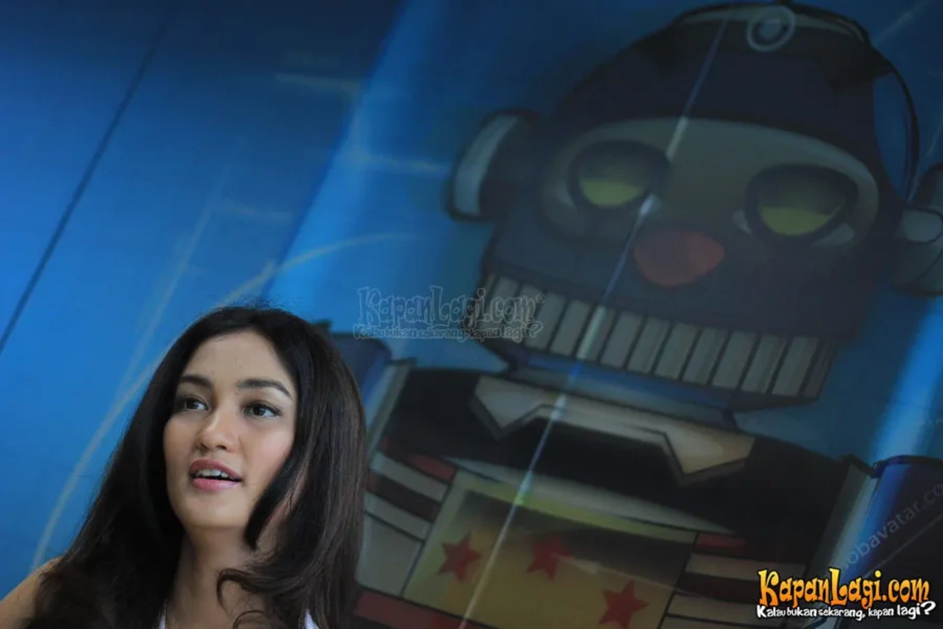 Jika Anda tidak melihat foto Atiqah Hasiholan, kemungkinan karena foto dengan nomor tersebut tidak tersedia di Kapanlagi.com™