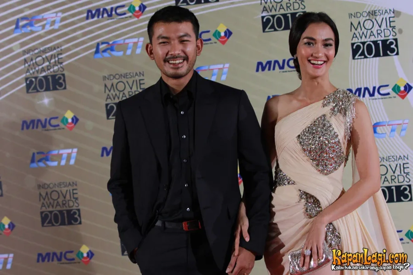 Jika Anda tidak melihat foto Atiqah Hasiholan, kemungkinan karena foto dengan nomor tersebut tidak tersedia di Kapanlagi.com™