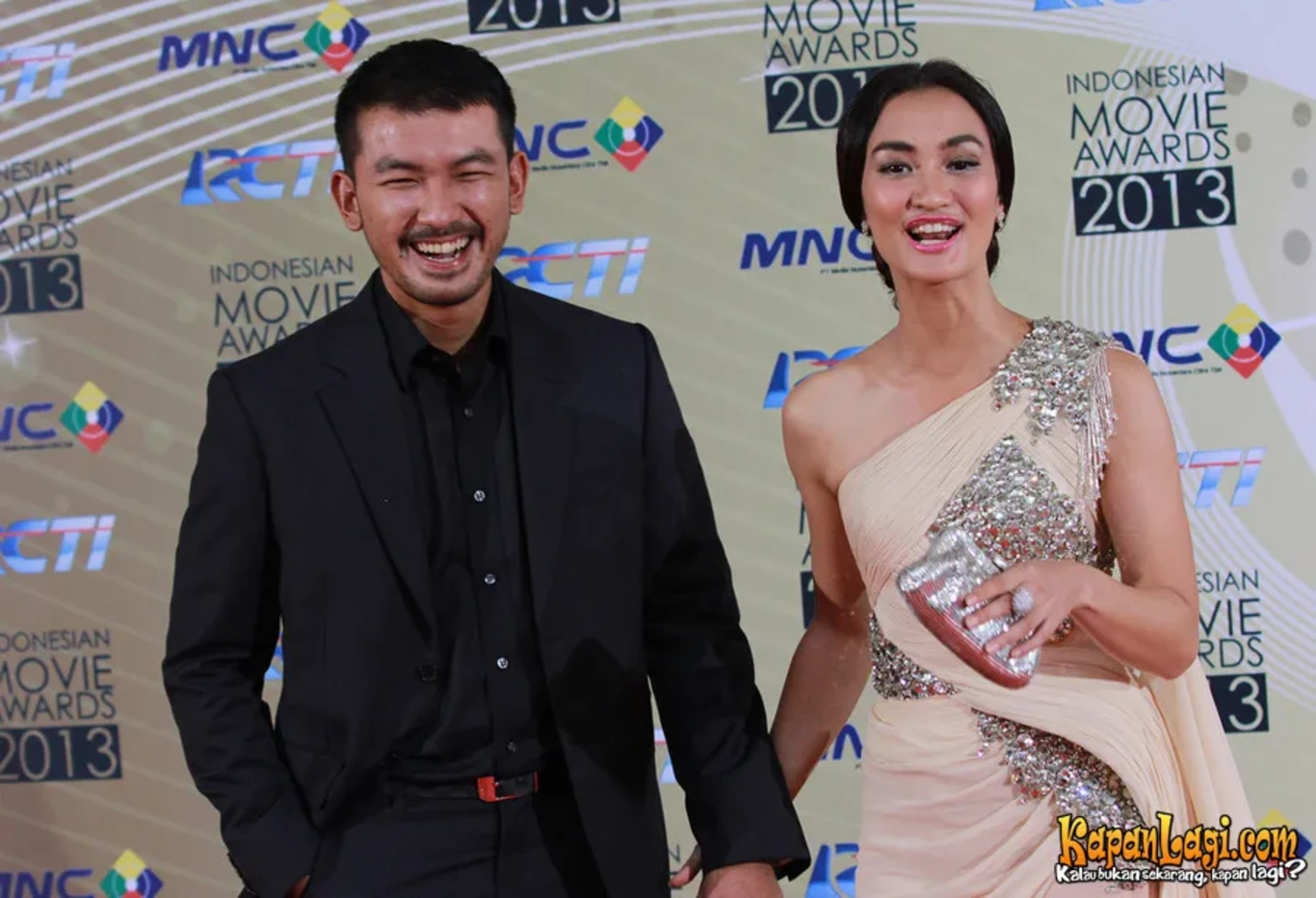 Jika Anda tidak melihat foto Atiqah Hasiholan, kemungkinan karena foto dengan nomor tersebut tidak tersedia di Kapanlagi.com™