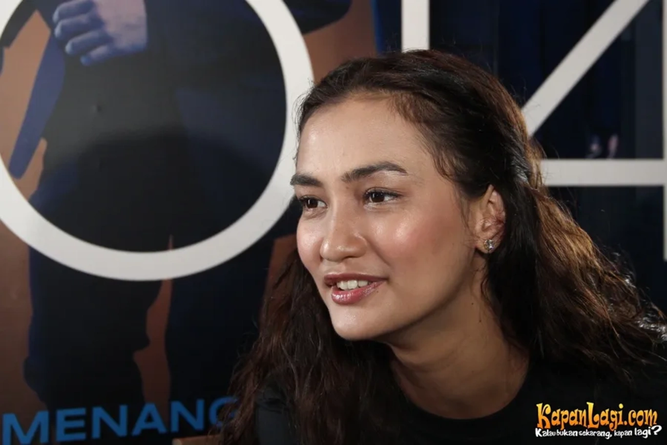Jika Anda tidak melihat foto Atiqah Hasiholan, kemungkinan karena foto dengan nomor tersebut tidak tersedia di Kapanlagi.com™