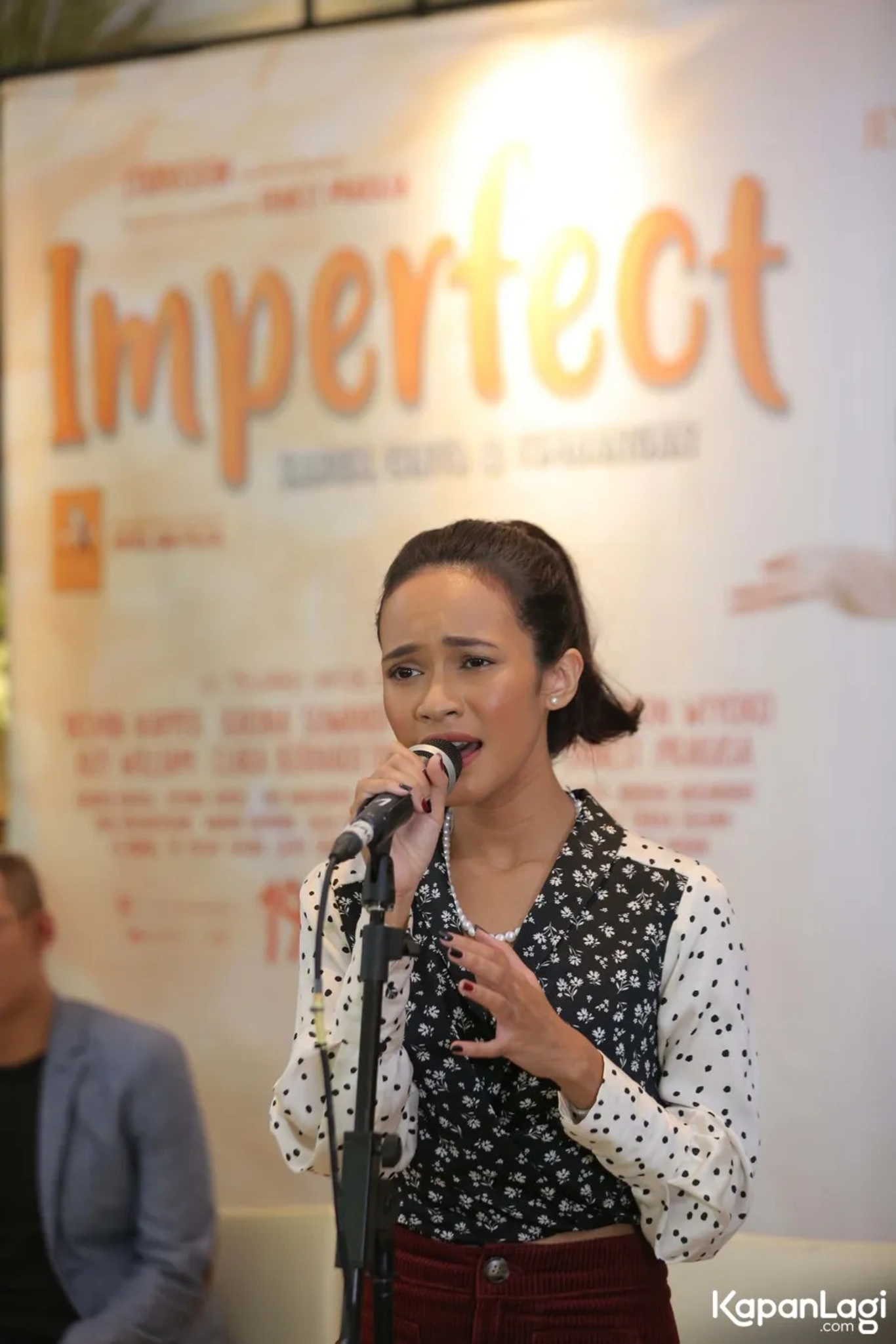 Jika Anda tidak melihat foto Audrey Tapiheru, kemungkinan karena foto dengan nomor tersebut tidak tersedia di Kapanlagi.com™