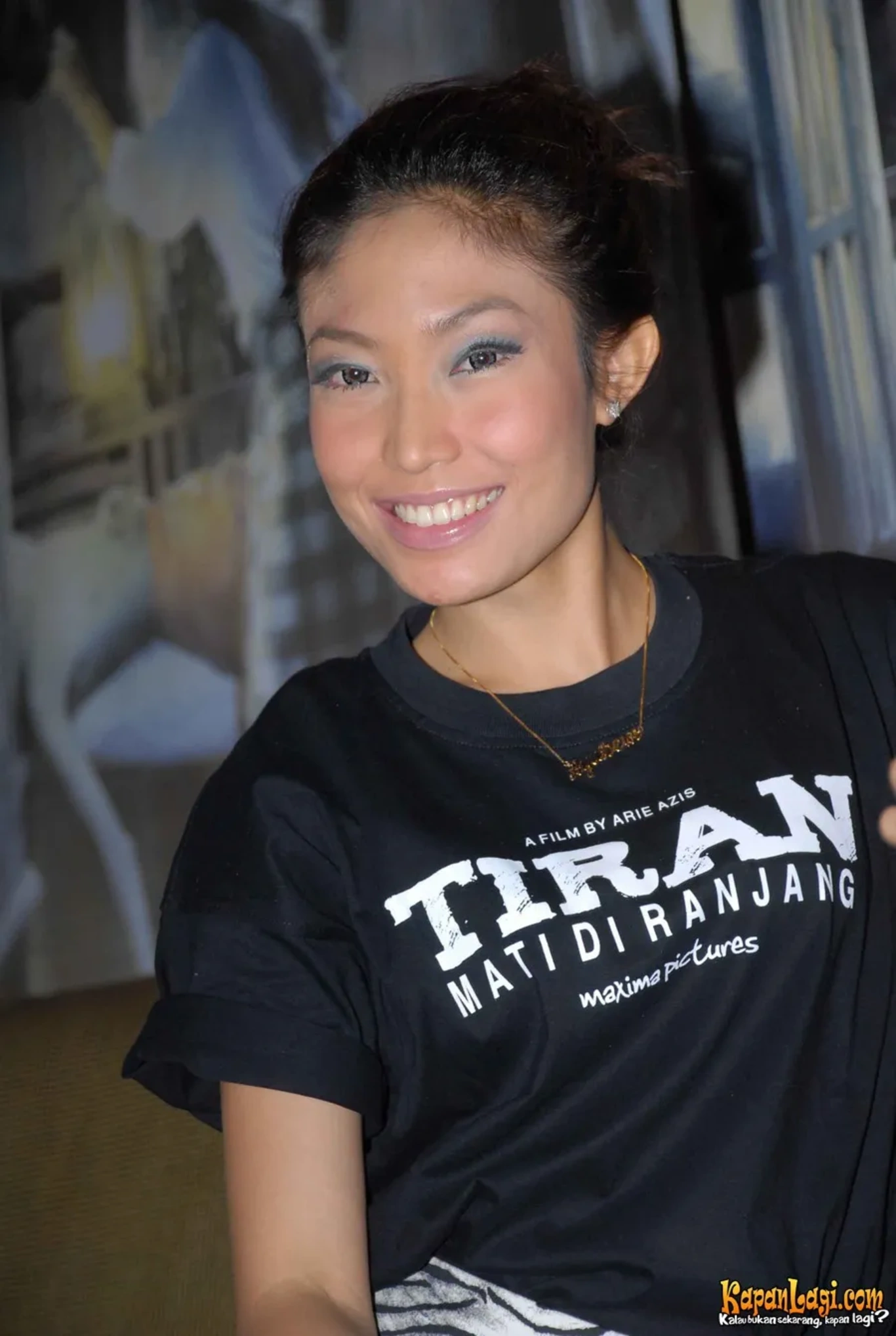 Jika Anda tidak melihat foto Ayu Dewi, kemungkinan karena foto dengan nomor tersebut tidak tersedia di Kapanlagi.com™