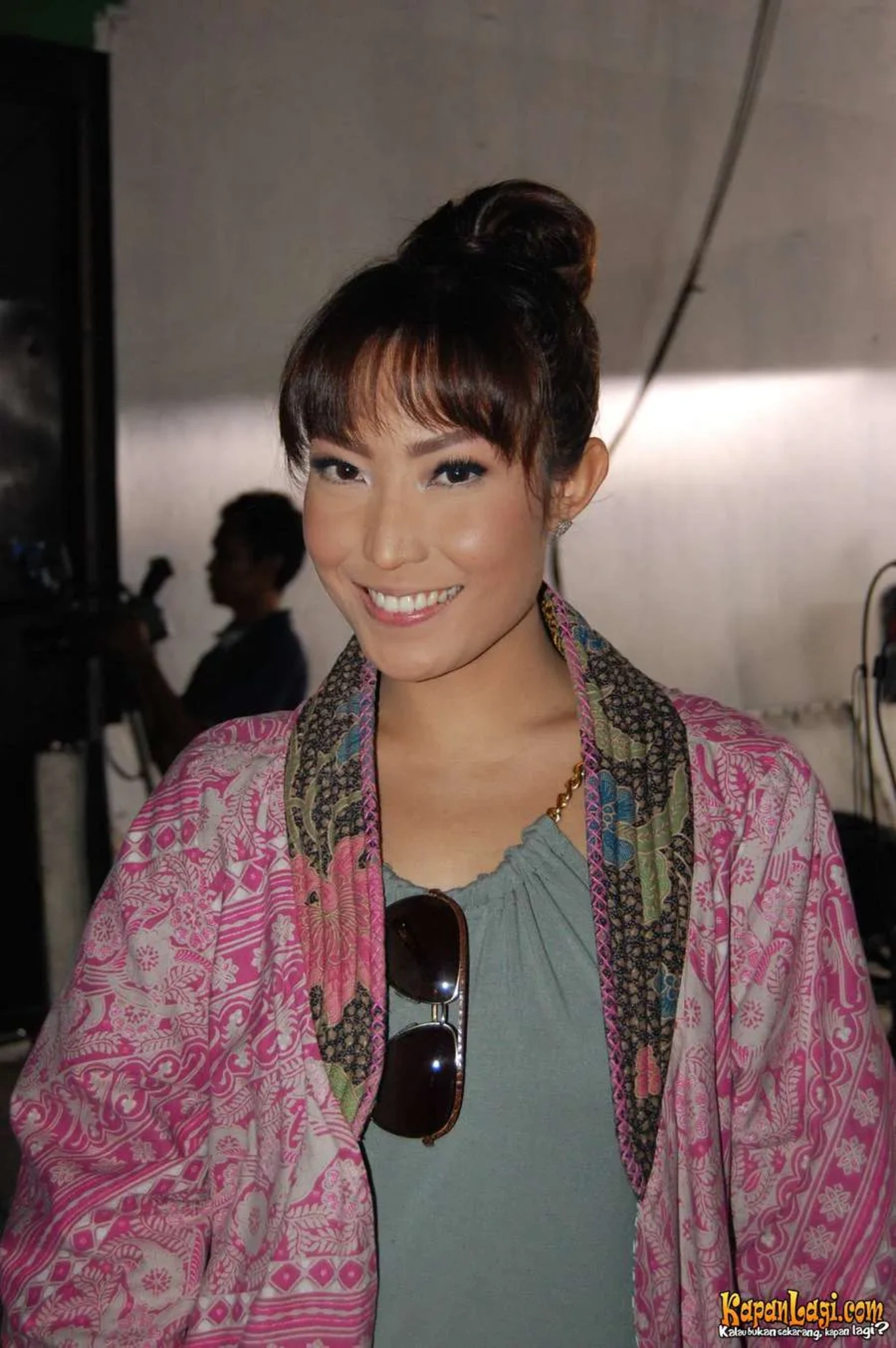 Jika Anda tidak melihat foto Ayu Dewi, kemungkinan karena foto dengan nomor tersebut tidak tersedia di Kapanlagi.com™