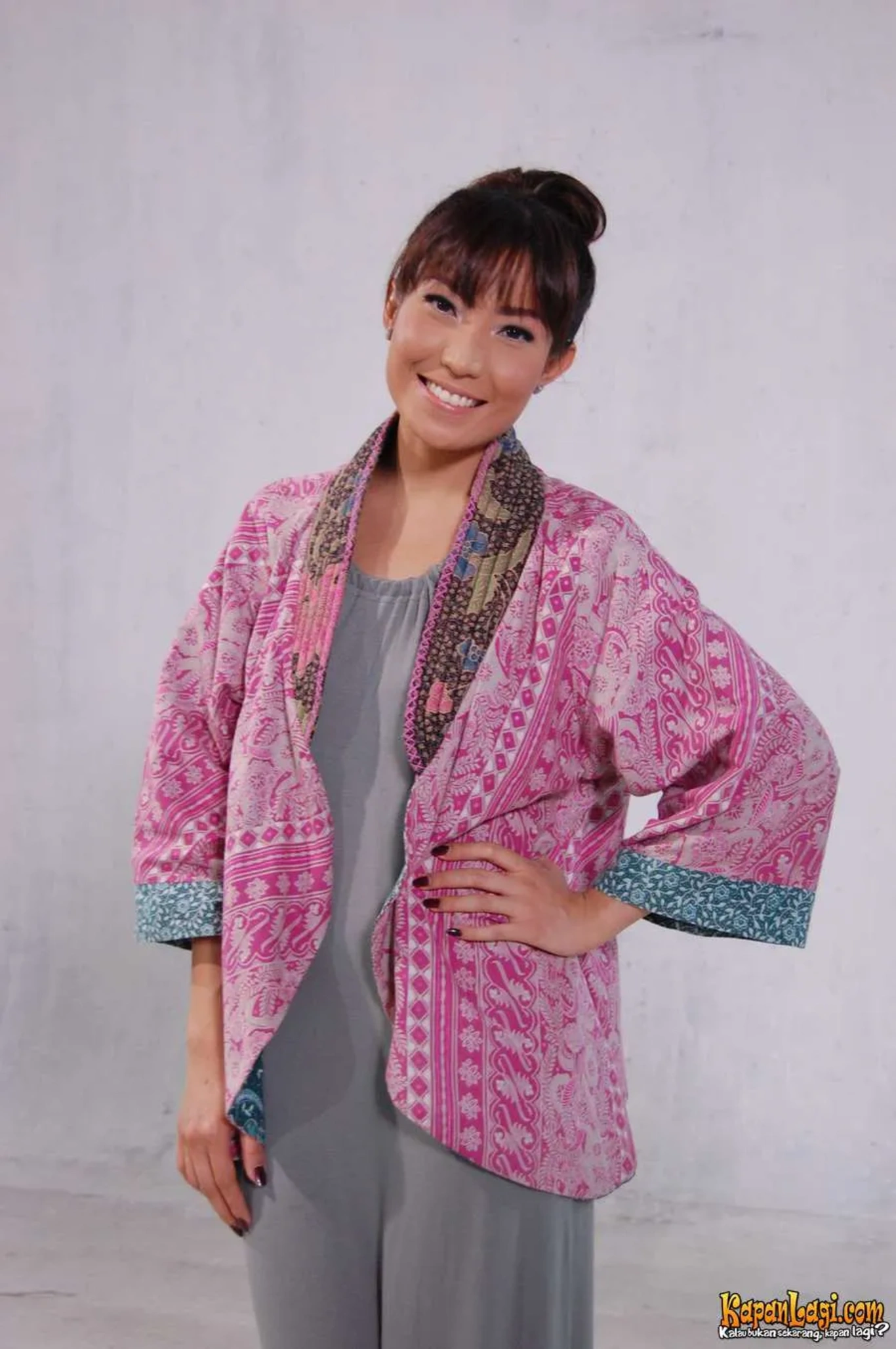 Jika Anda tidak melihat foto Ayu Dewi, kemungkinan karena foto dengan nomor tersebut tidak tersedia di Kapanlagi.com™