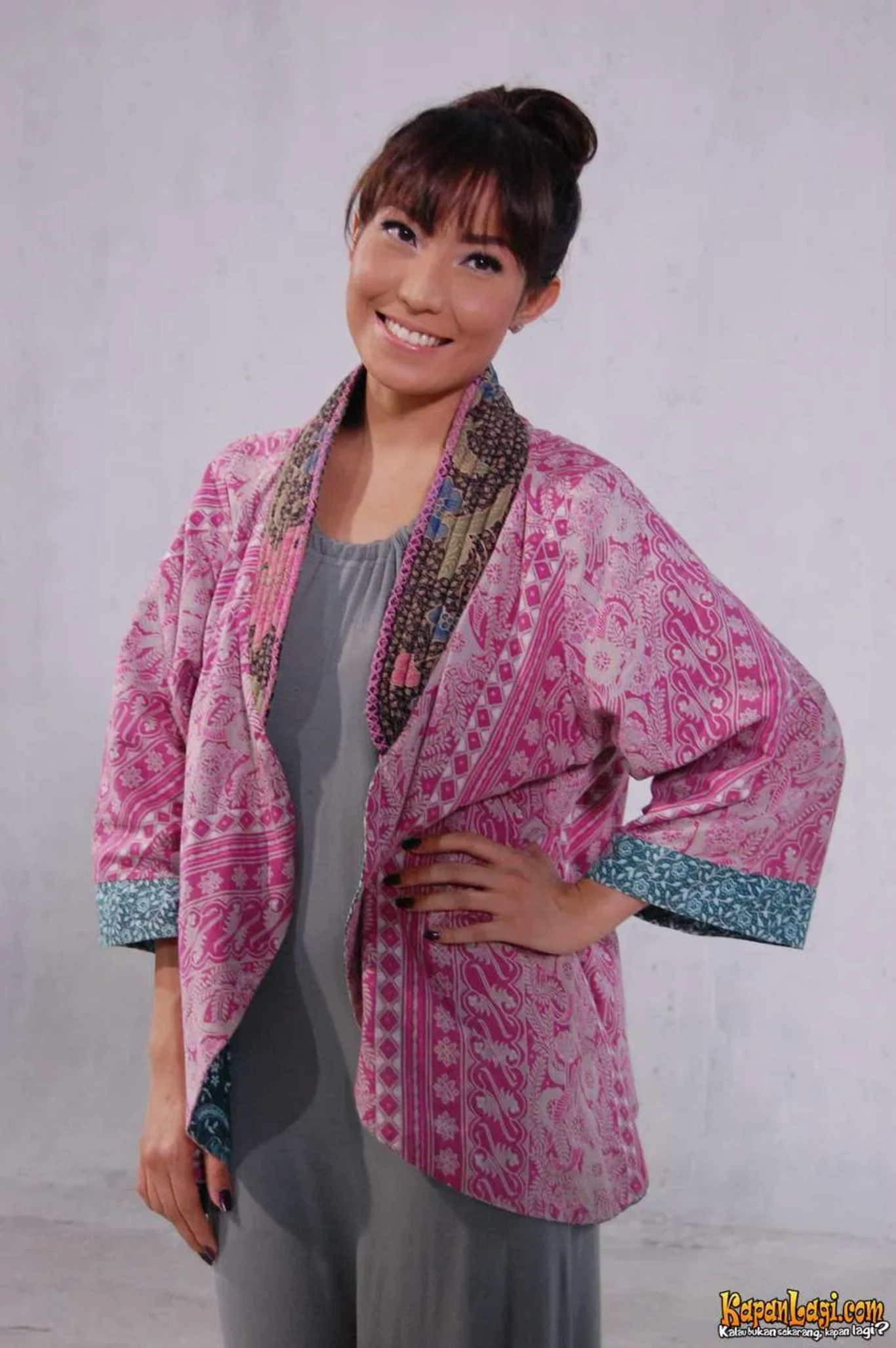 Jika Anda tidak melihat foto Ayu Dewi, kemungkinan karena foto dengan nomor tersebut tidak tersedia di Kapanlagi.com™