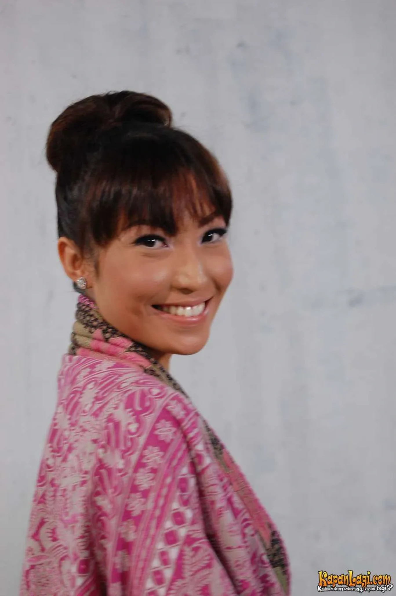 Jika Anda tidak melihat foto Ayu Dewi, kemungkinan karena foto dengan nomor tersebut tidak tersedia di Kapanlagi.com™
