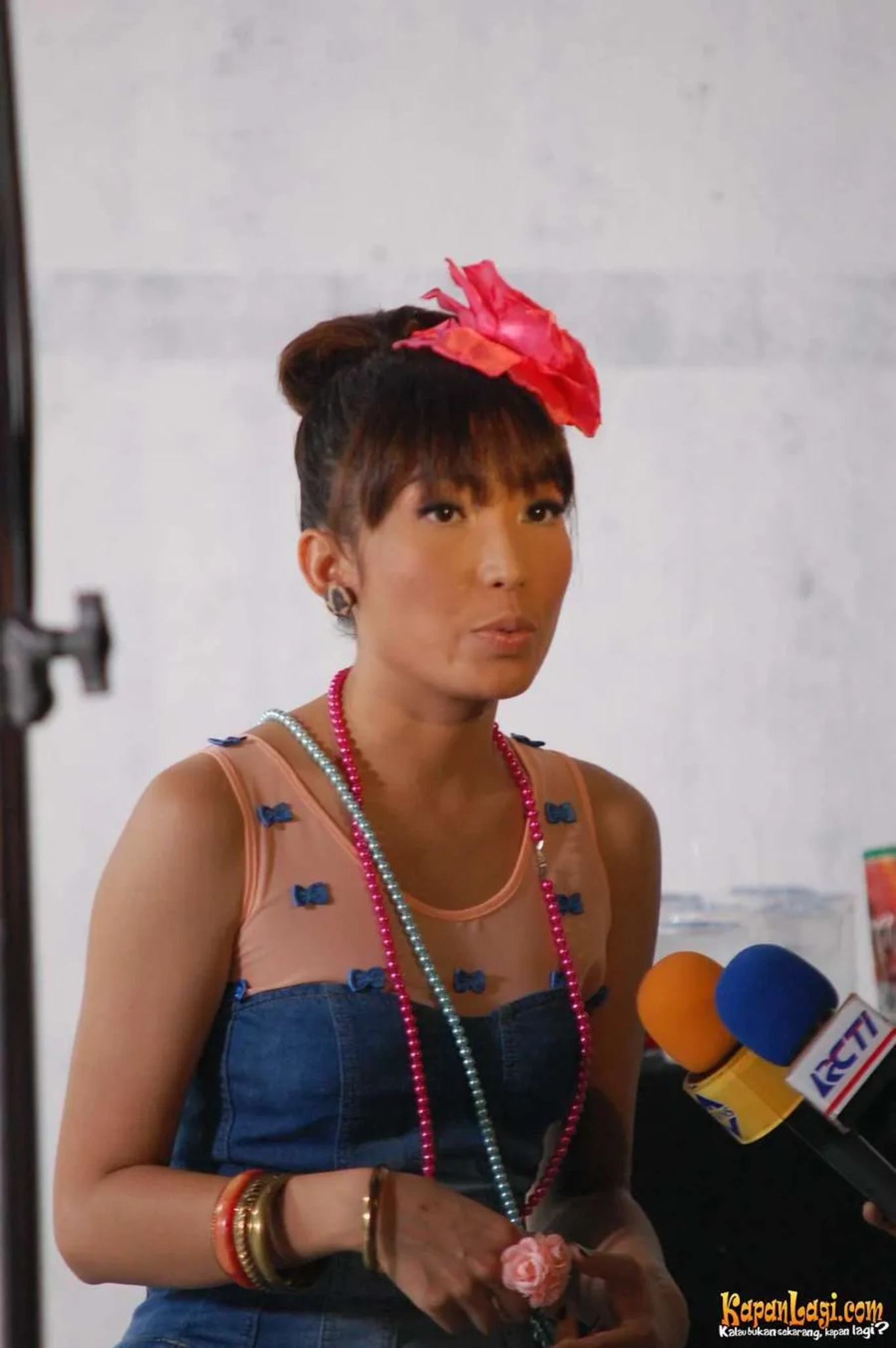 Jika Anda tidak melihat foto Ayu Dewi, kemungkinan karena foto dengan nomor tersebut tidak tersedia di Kapanlagi.com™